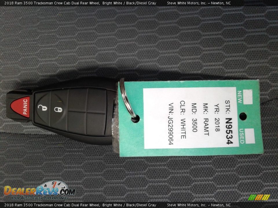 2018 Ram 3500 Tradesman Crew Cab Dual Rear Wheel Bright White / Black/Diesel Gray Photo #26