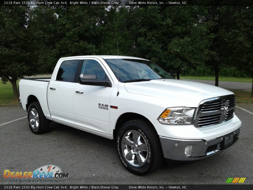 Front 3/4 View of 2018 Ram 1500 Big Horn Crew Cab 4x4 Photo #4