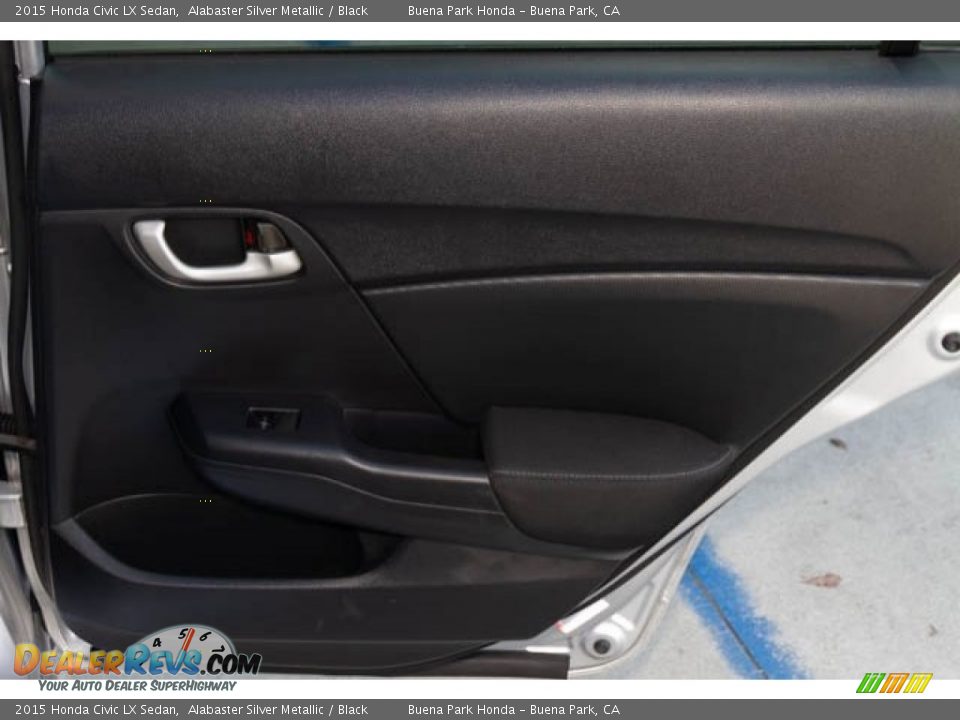 2015 Honda Civic LX Sedan Alabaster Silver Metallic / Black Photo #28