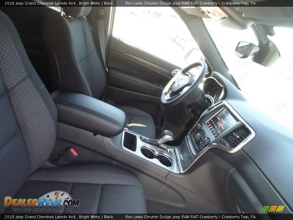 2018 Jeep Grand Cherokee Laredo 4x4 Bright White / Black Photo #9