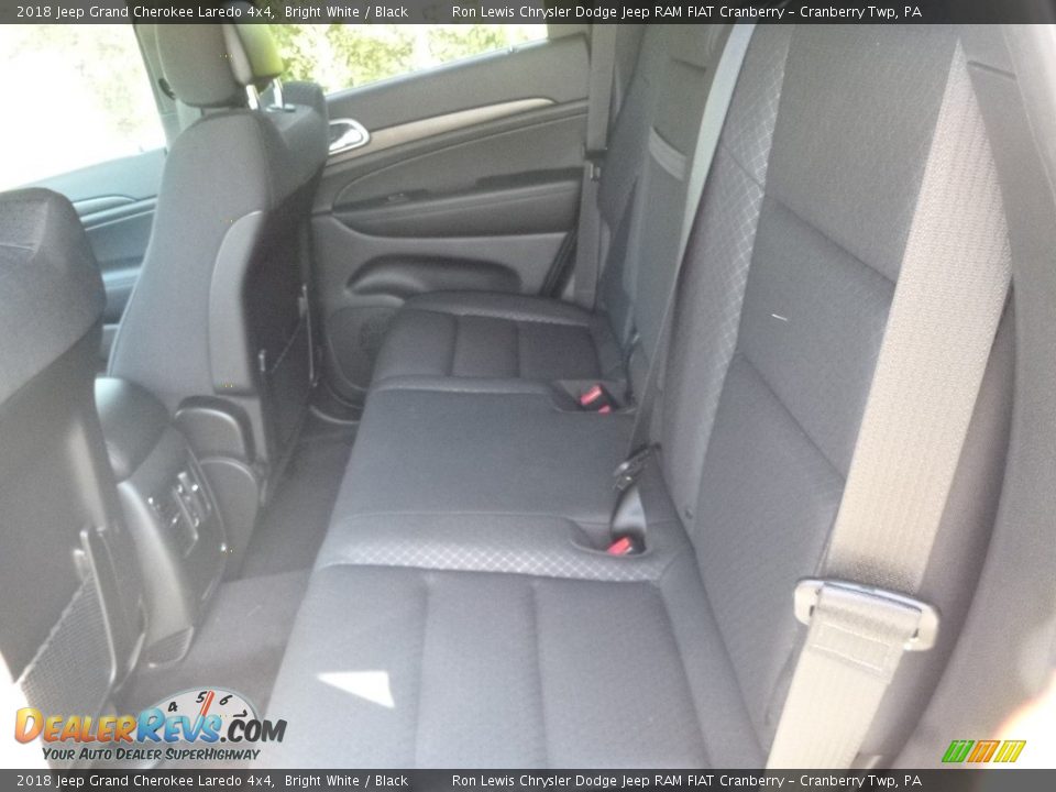 2018 Jeep Grand Cherokee Laredo 4x4 Bright White / Black Photo #10