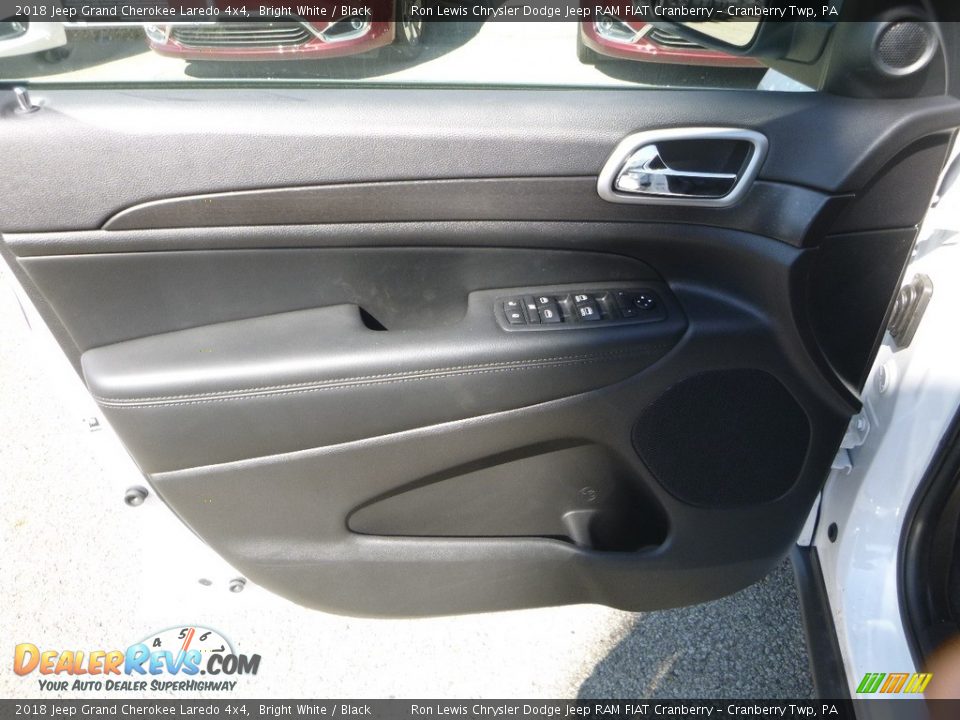 2018 Jeep Grand Cherokee Laredo 4x4 Bright White / Black Photo #11