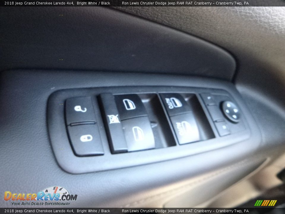 2018 Jeep Grand Cherokee Laredo 4x4 Bright White / Black Photo #20