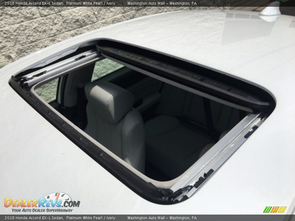 2018 Honda Accord EX-L Sedan Platinum White Pearl / Ivory Photo #9