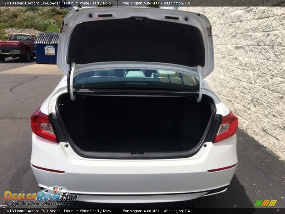 2018 Honda Accord EX-L Sedan Platinum White Pearl / Ivory Photo #26