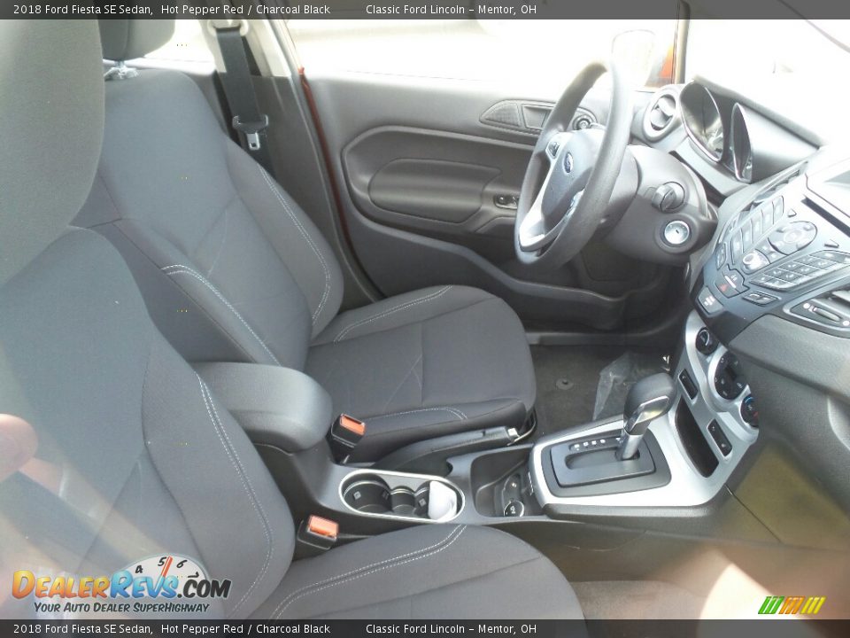 2018 Ford Fiesta SE Sedan Hot Pepper Red / Charcoal Black Photo #4