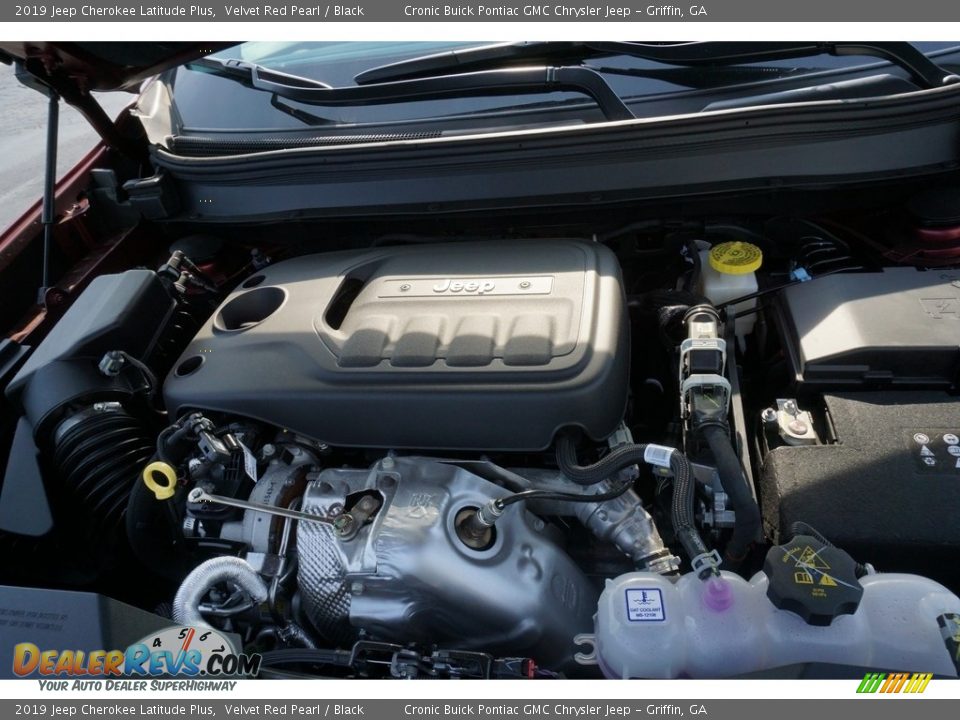 2019 Jeep Cherokee Latitude Plus Velvet Red Pearl / Black Photo #7