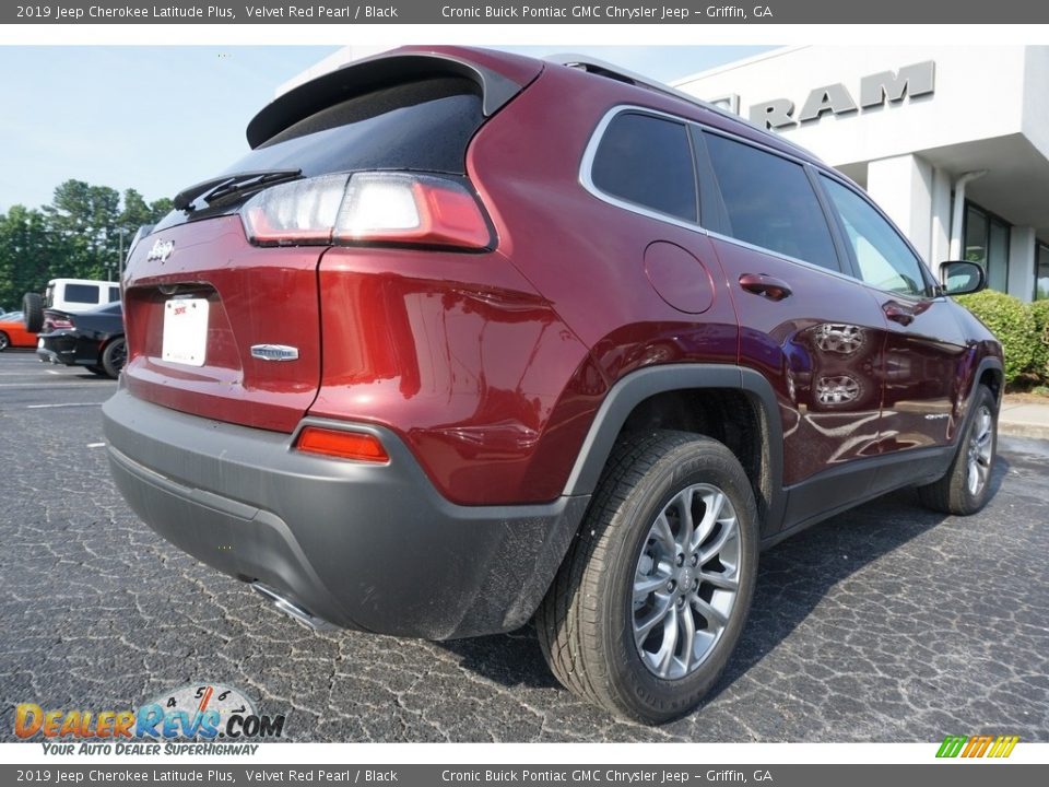 2019 Jeep Cherokee Latitude Plus Velvet Red Pearl / Black Photo #9