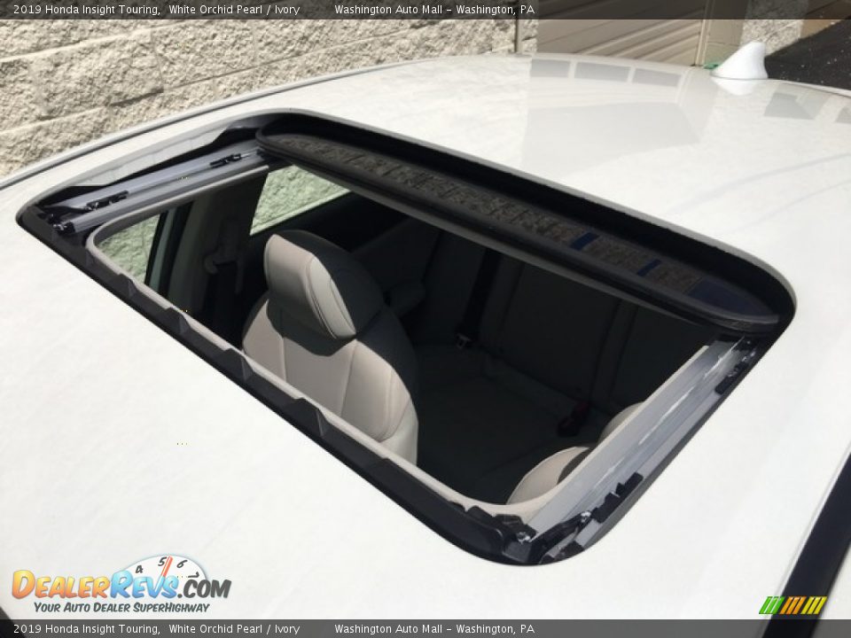 2019 Honda Insight Touring White Orchid Pearl / Ivory Photo #9