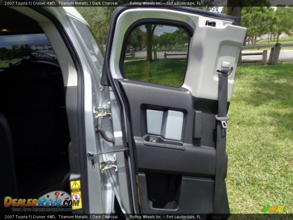2007 Toyota FJ Cruiser 4WD Titanium Metallic / Dark Charcoal Photo #24