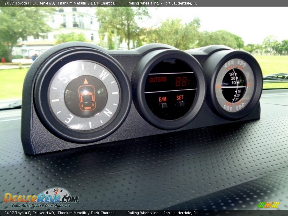 2007 Toyota FJ Cruiser 4WD Titanium Metallic / Dark Charcoal Photo #25
