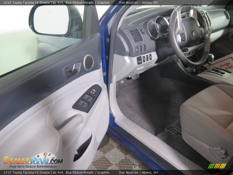 2015 Toyota Tacoma V6 Double Cab 4x4 Blue Ribbon Metallic / Graphite Photo #31
