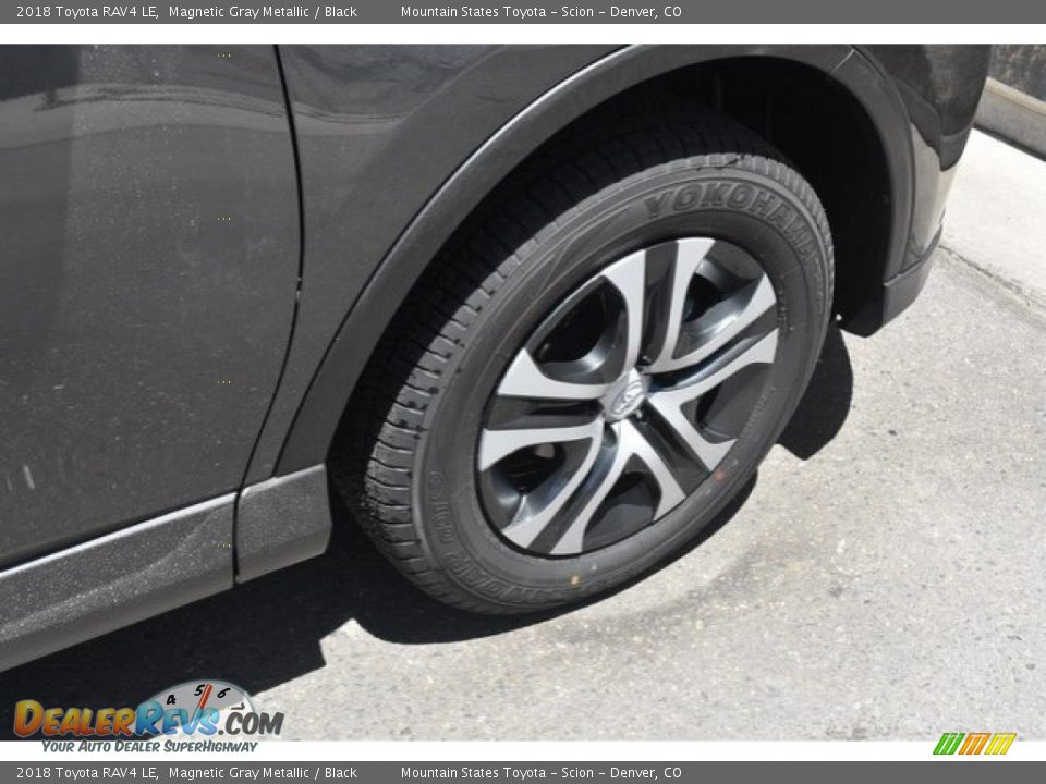 2018 Toyota RAV4 LE Magnetic Gray Metallic / Black Photo #35
