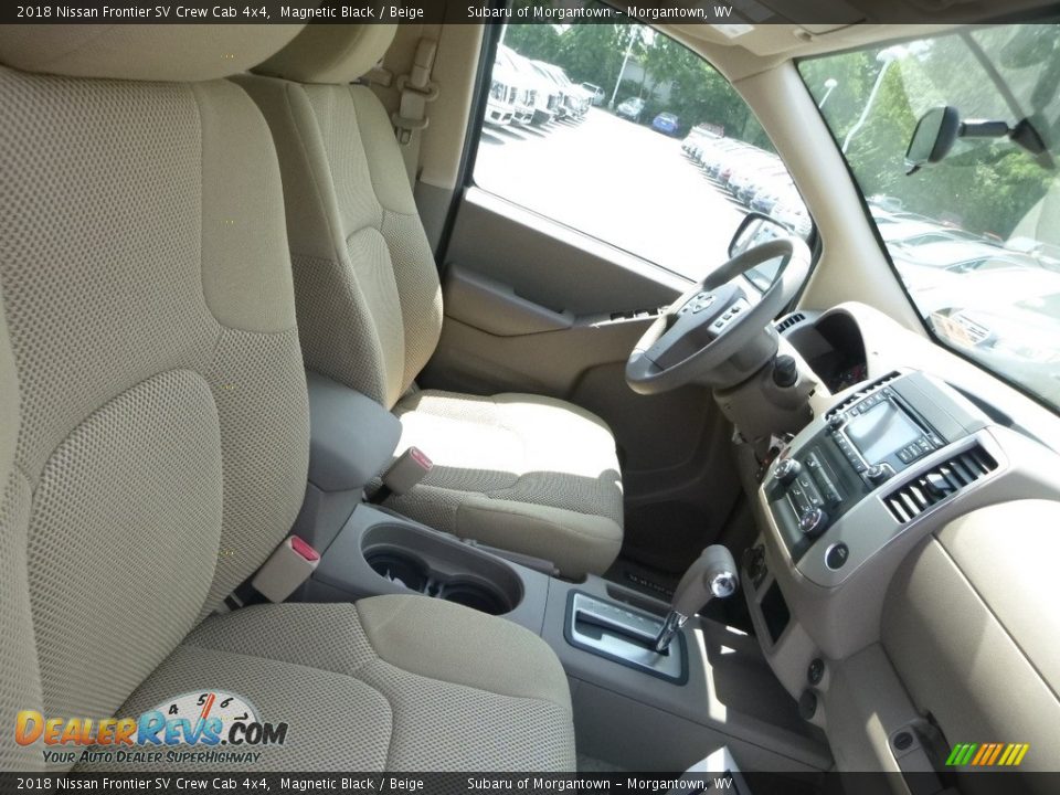 2018 Nissan Frontier SV Crew Cab 4x4 Magnetic Black / Beige Photo #3