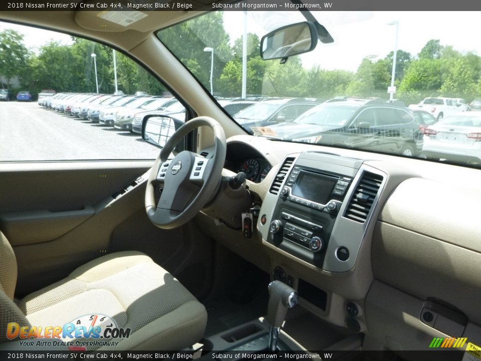 2018 Nissan Frontier SV Crew Cab 4x4 Magnetic Black / Beige Photo #4