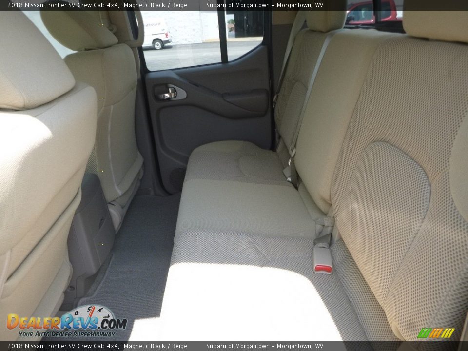 2018 Nissan Frontier SV Crew Cab 4x4 Magnetic Black / Beige Photo #12