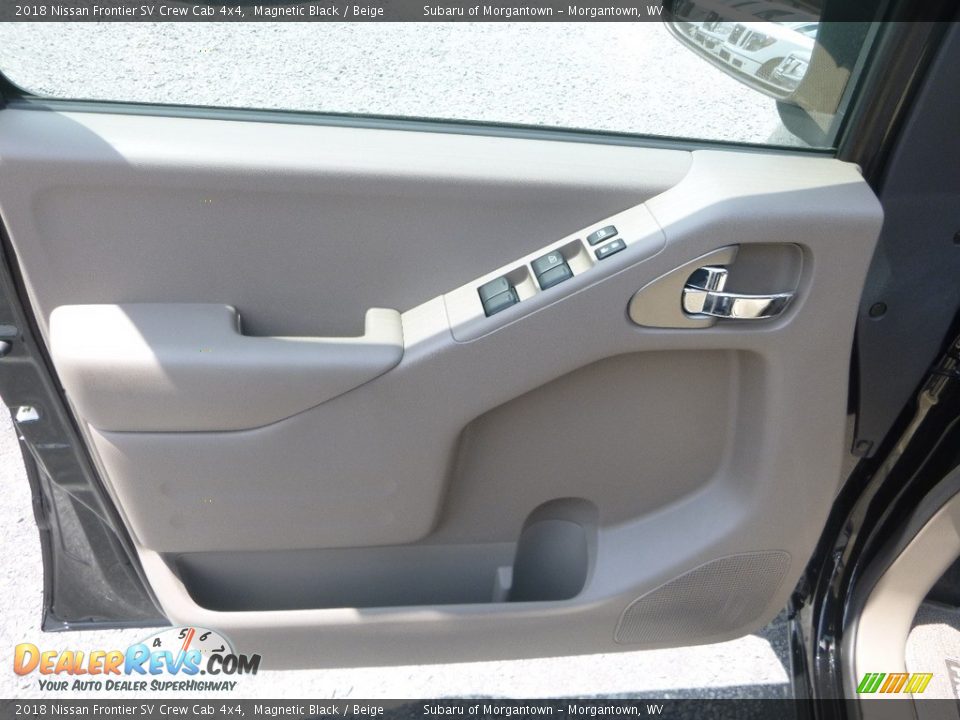 2018 Nissan Frontier SV Crew Cab 4x4 Magnetic Black / Beige Photo #14