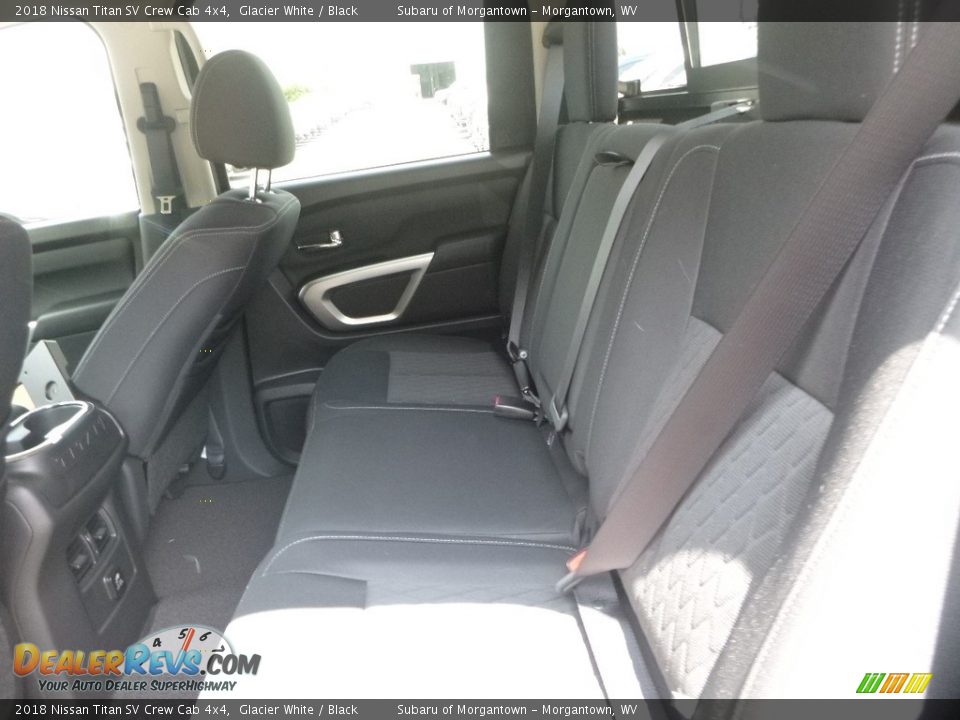 2018 Nissan Titan SV Crew Cab 4x4 Glacier White / Black Photo #11