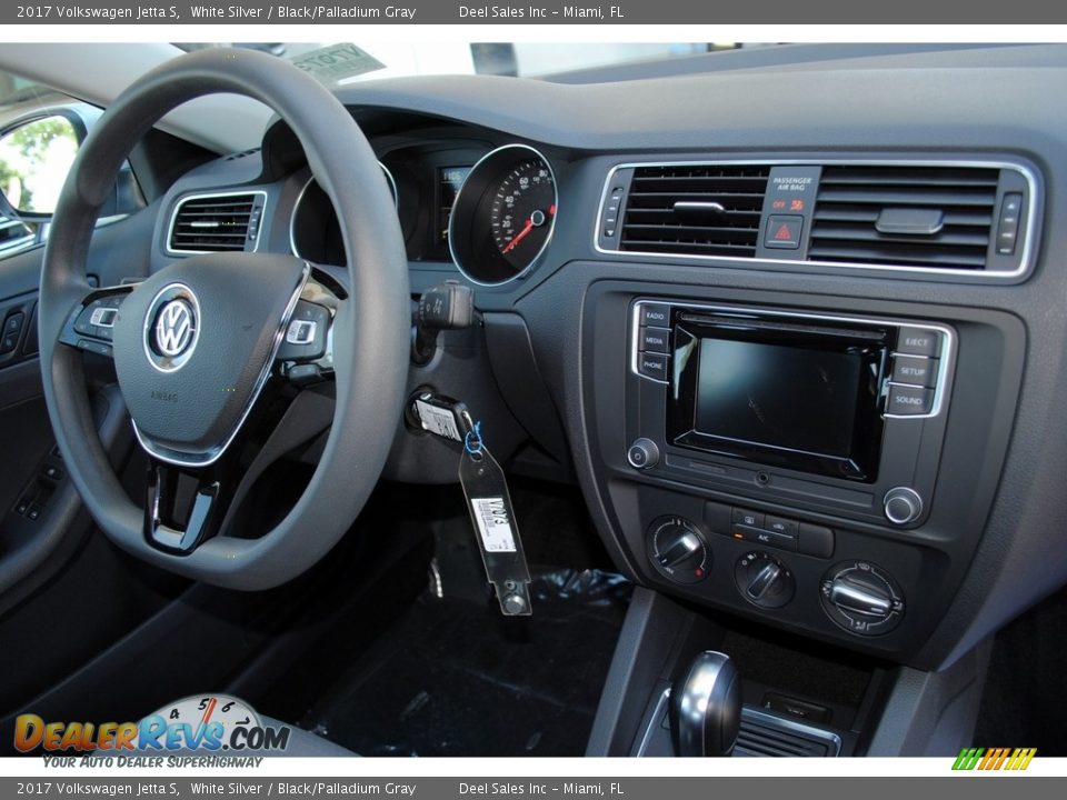 2017 Volkswagen Jetta S White Silver / Black/Palladium Gray Photo #19