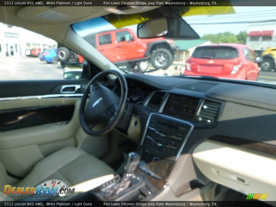 2013 Lincoln MKS AWD White Platinum / Light Dune Photo #12