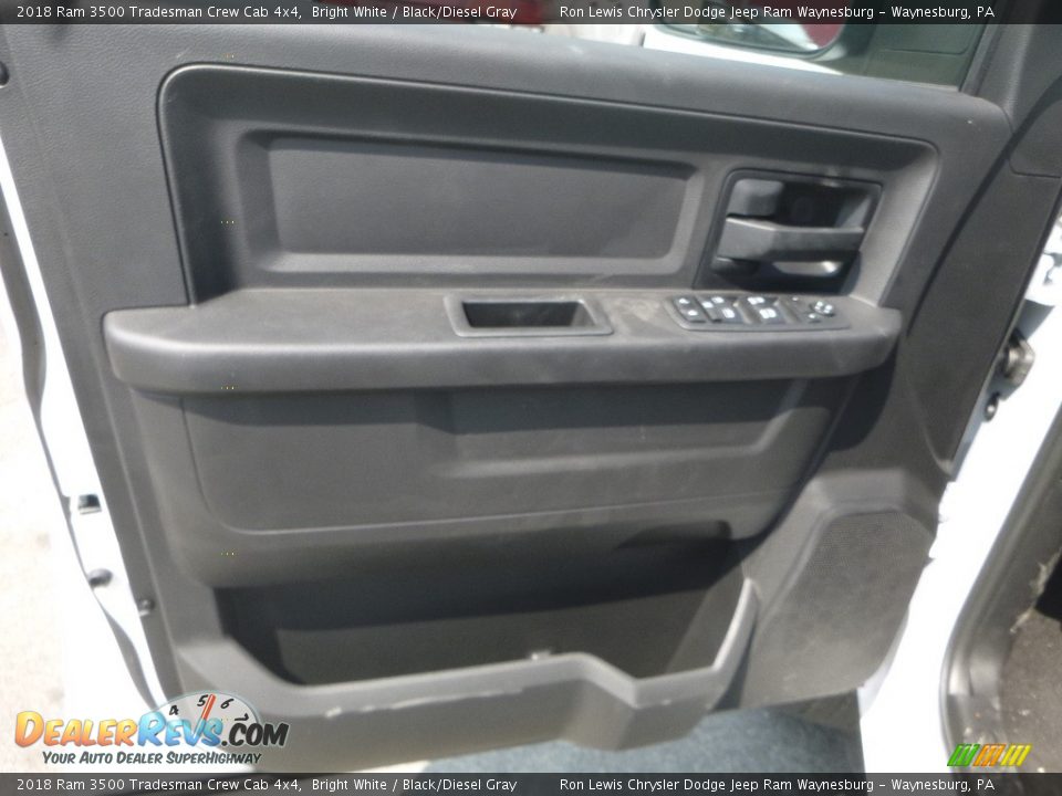2018 Ram 3500 Tradesman Crew Cab 4x4 Bright White / Black/Diesel Gray Photo #13