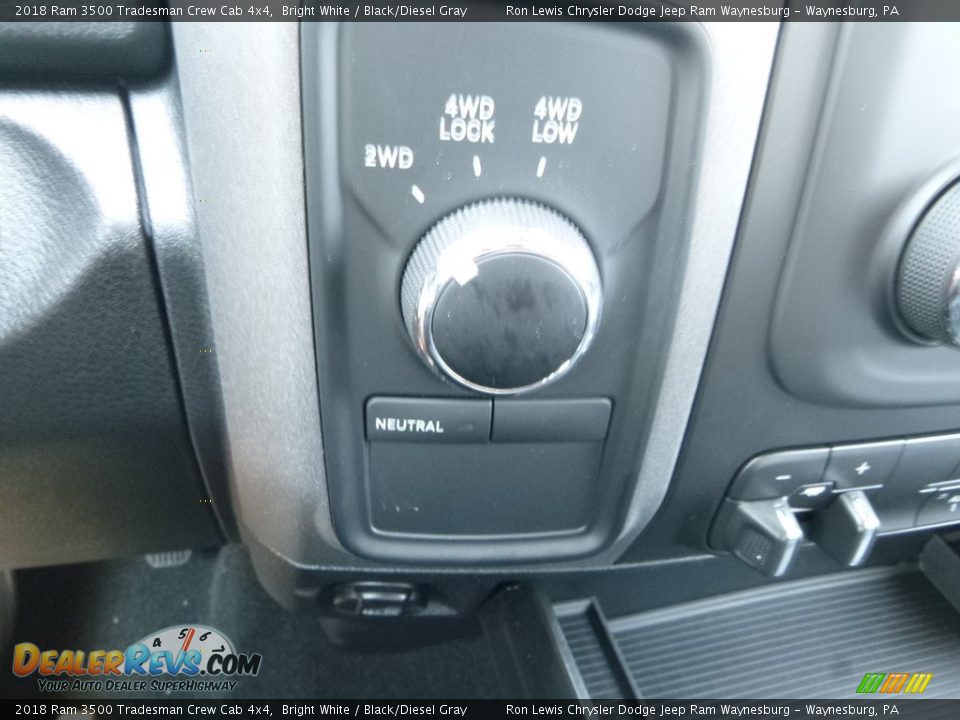 2018 Ram 3500 Tradesman Crew Cab 4x4 Bright White / Black/Diesel Gray Photo #20