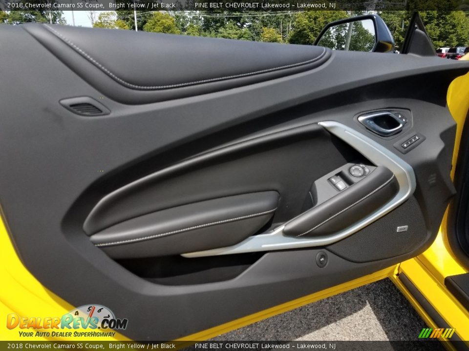Door Panel of 2018 Chevrolet Camaro SS Coupe Photo #7