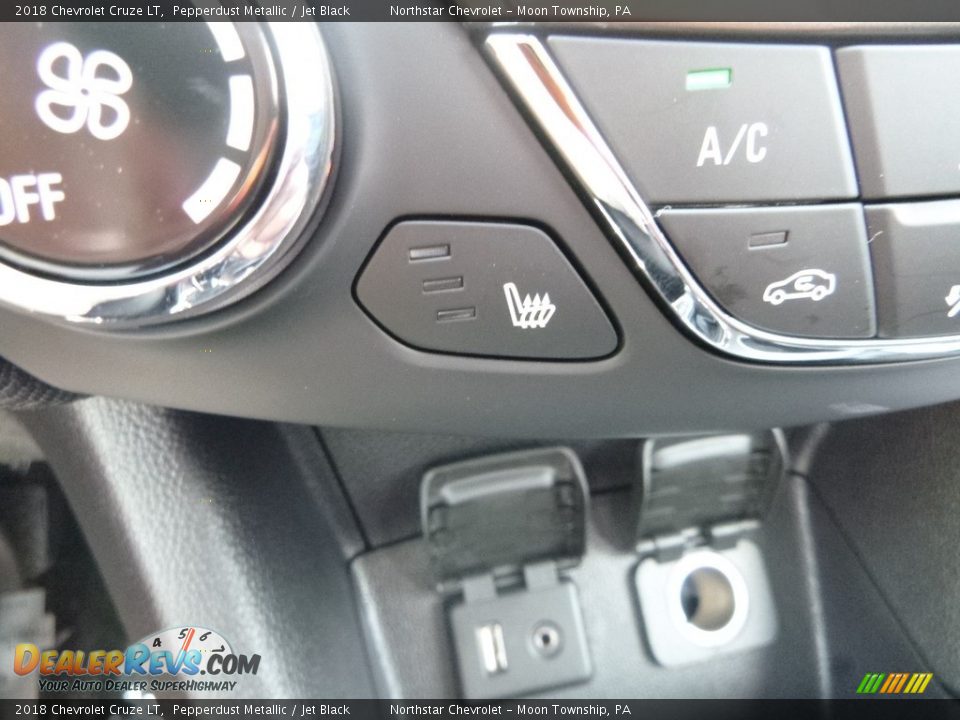 2018 Chevrolet Cruze LT Pepperdust Metallic / Jet Black Photo #18