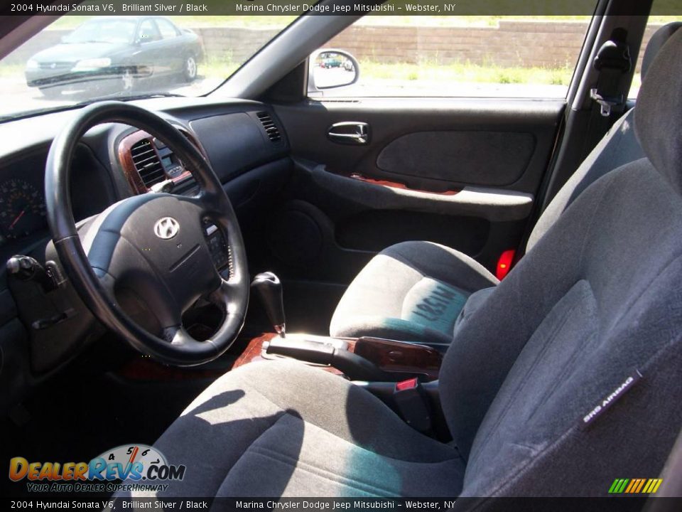 2004 Hyundai Sonata V6 Brilliant Silver / Black Photo #2