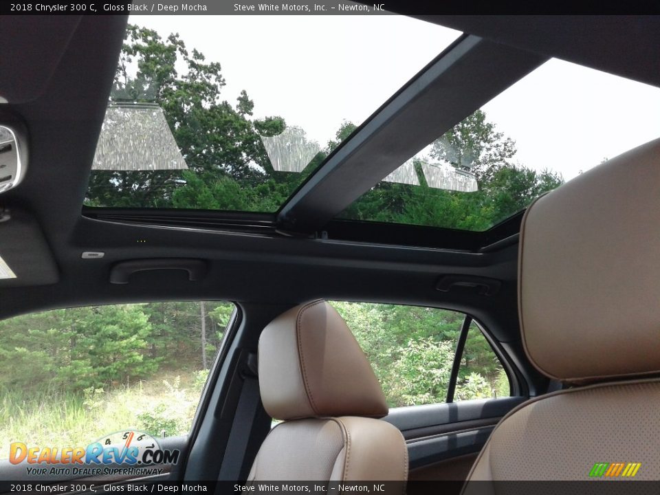 2018 Chrysler 300 C Gloss Black / Deep Mocha Photo #33