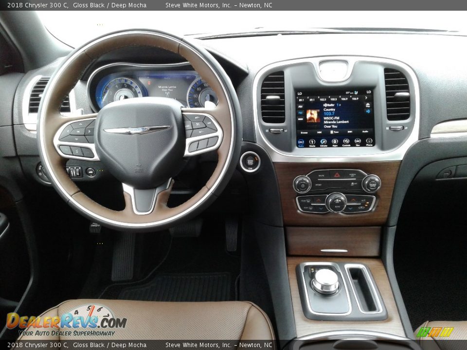 2018 Chrysler 300 C Gloss Black / Deep Mocha Photo #35