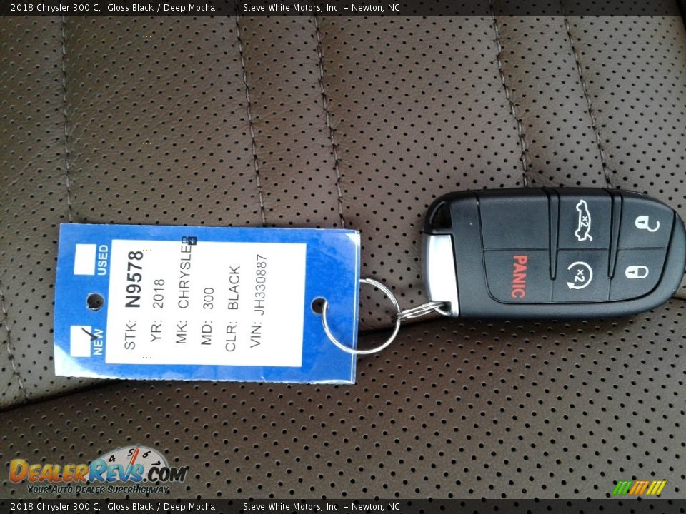 2018 Chrysler 300 C Gloss Black / Deep Mocha Photo #36