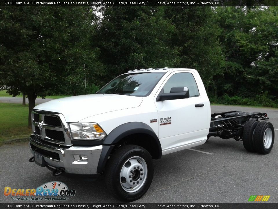 Front 3/4 View of 2018 Ram 4500 Tradesman Regular Cab Chassis Photo #2