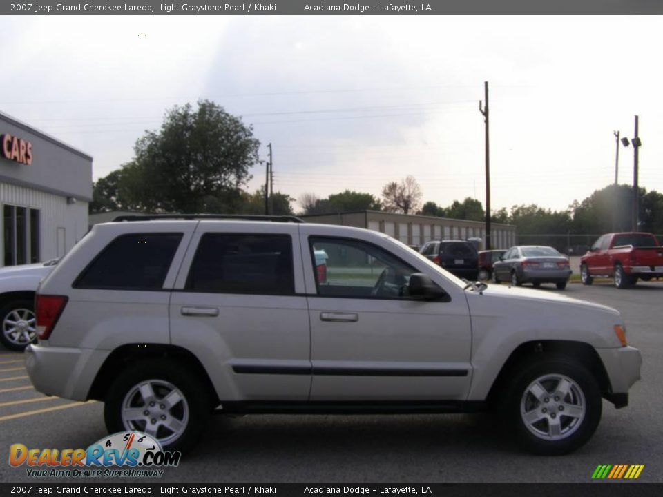 2007 Jeep Grand Cherokee Laredo Light Graystone Pearl / Khaki Photo #2