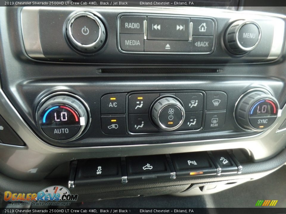 Controls of 2019 Chevrolet Silverado 2500HD LT Crew Cab 4WD Photo #35