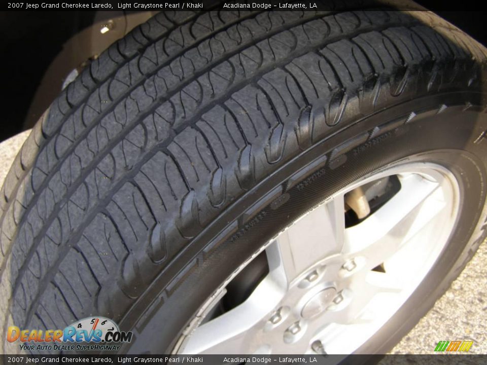 2007 Jeep Grand Cherokee Laredo Light Graystone Pearl / Khaki Photo #12