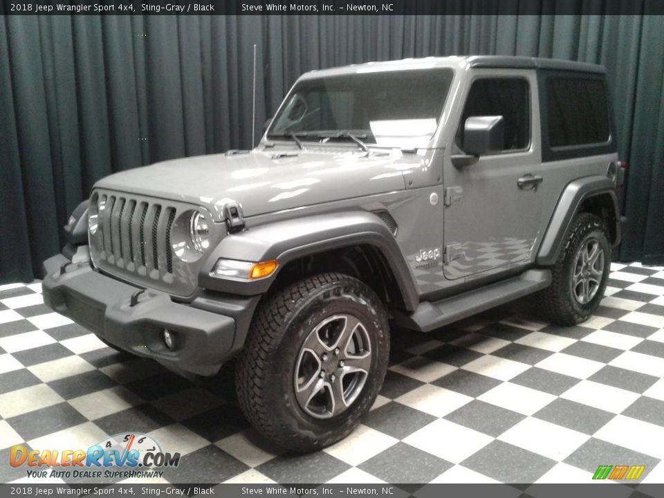 Front 3/4 View of 2018 Jeep Wrangler Sport 4x4 Photo #2