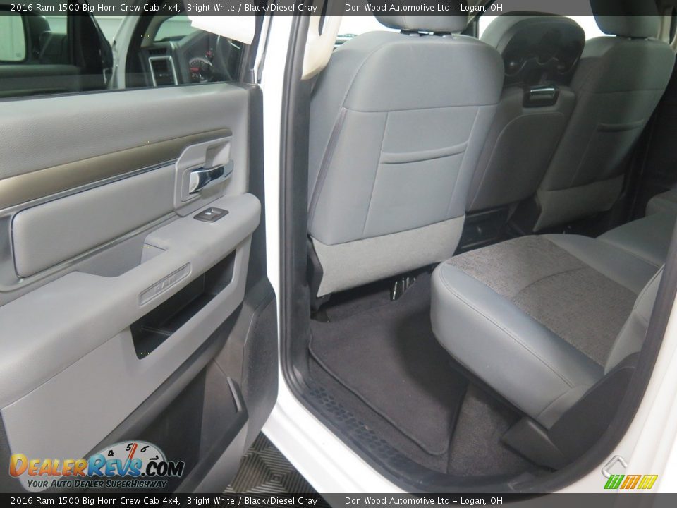 2016 Ram 1500 Big Horn Crew Cab 4x4 Bright White / Black/Diesel Gray Photo #29