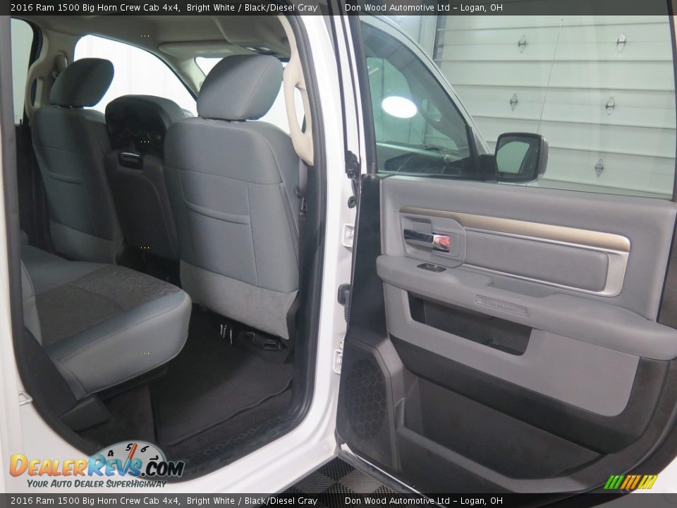 2016 Ram 1500 Big Horn Crew Cab 4x4 Bright White / Black/Diesel Gray Photo #30