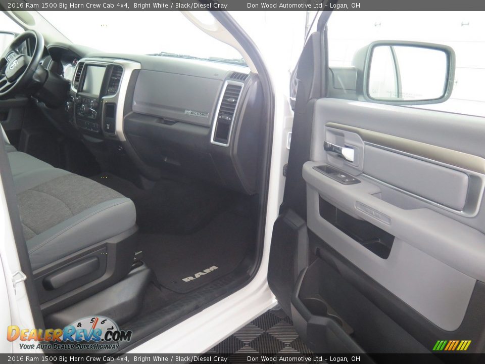 2016 Ram 1500 Big Horn Crew Cab 4x4 Bright White / Black/Diesel Gray Photo #31