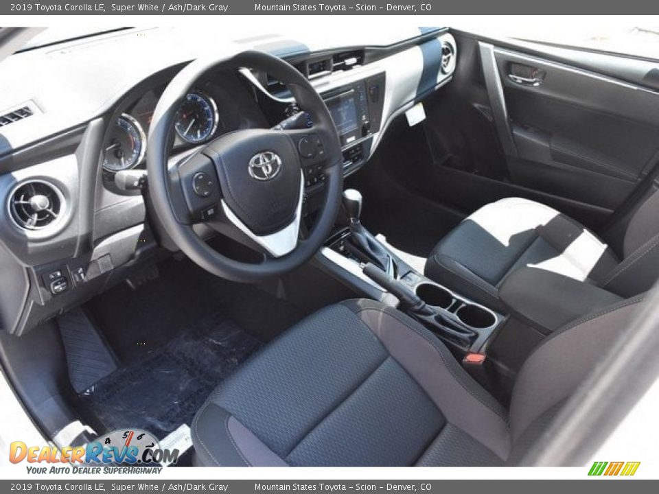 2019 Toyota Corolla LE Super White / Ash/Dark Gray Photo #5