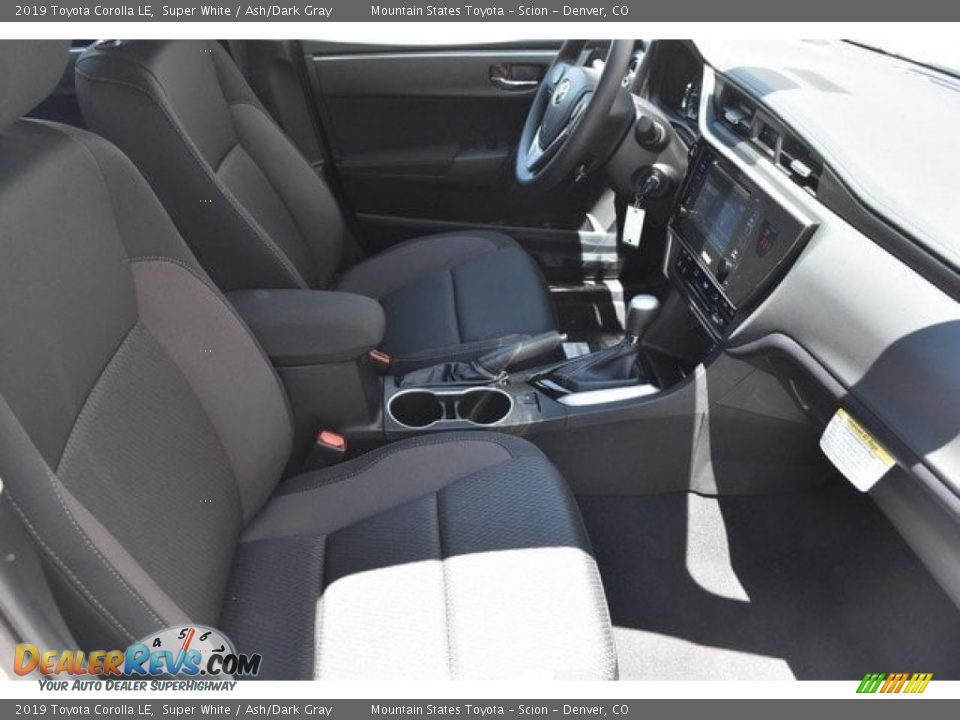 2019 Toyota Corolla LE Super White / Ash/Dark Gray Photo #12
