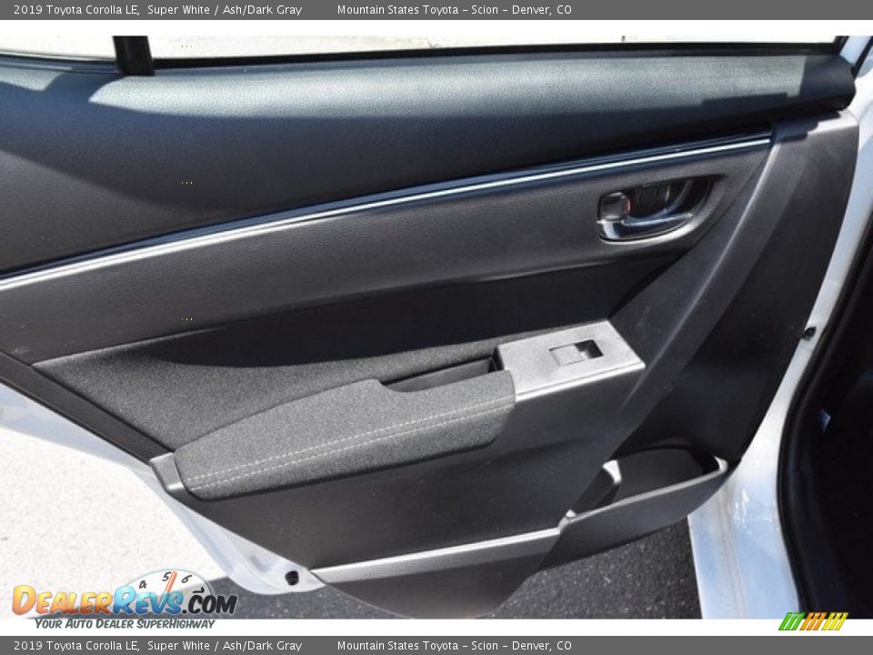 2019 Toyota Corolla LE Super White / Ash/Dark Gray Photo #21