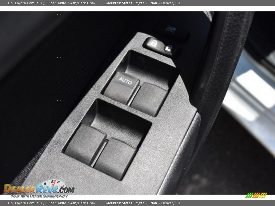 2019 Toyota Corolla LE Super White / Ash/Dark Gray Photo #24
