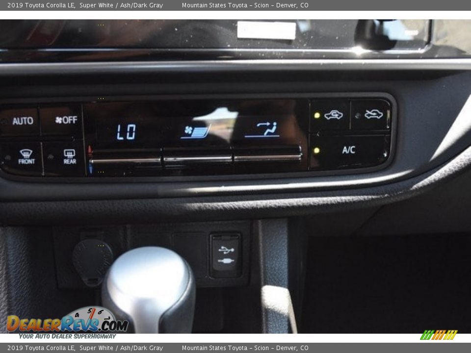2019 Toyota Corolla LE Super White / Ash/Dark Gray Photo #29