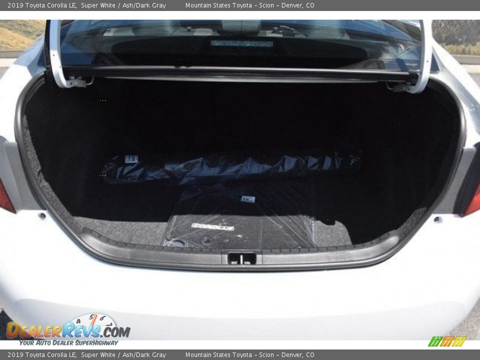 2019 Toyota Corolla LE Super White / Ash/Dark Gray Photo #30