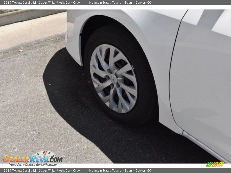2019 Toyota Corolla LE Super White / Ash/Dark Gray Photo #32