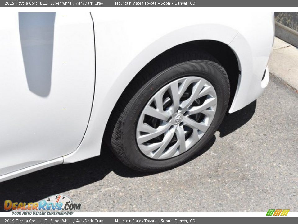 2019 Toyota Corolla LE Super White / Ash/Dark Gray Photo #35