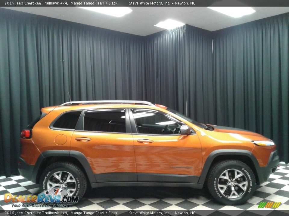 2016 Jeep Cherokee Trailhawk 4x4 Mango Tango Pearl / Black Photo #5