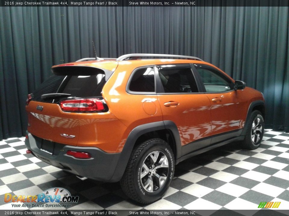 2016 Jeep Cherokee Trailhawk 4x4 Mango Tango Pearl / Black Photo #6